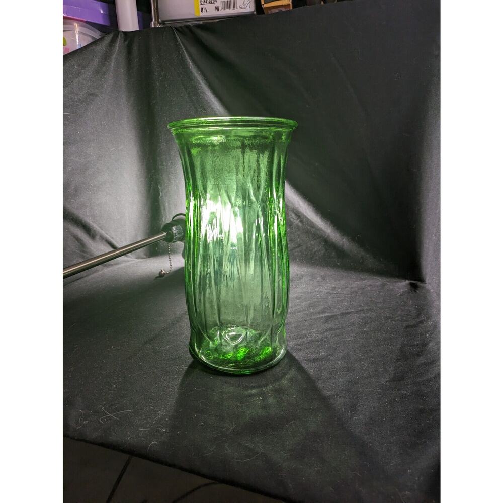 Vintage E O BRODY Green Glass Ribbed 9.5” Vase Cleveland. O. U.S.A.